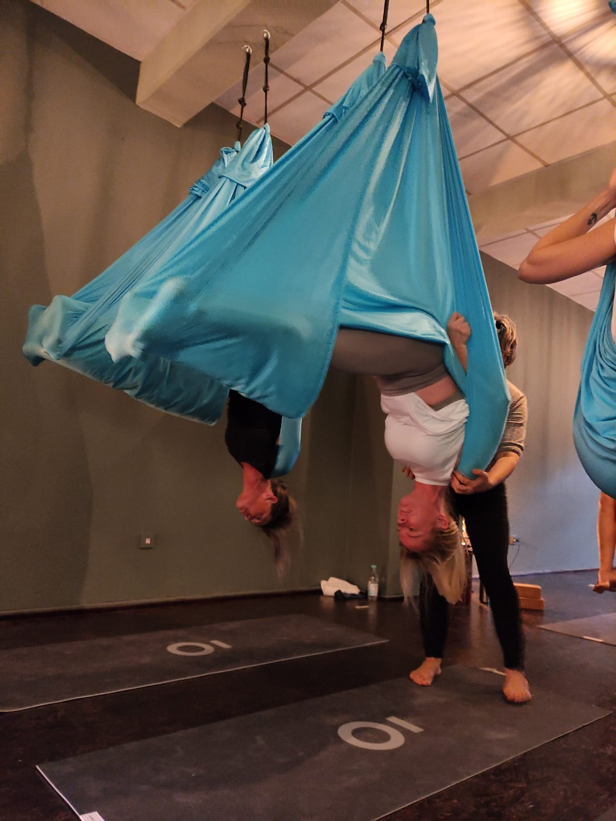 Aerial Yoga mit Marina